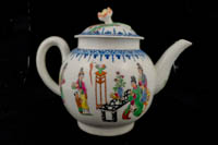 P141 - WORCESTER TEAPOT AND COVER