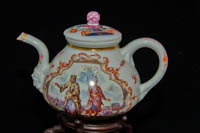 P073 - MEISSEN TEAPOT AND A COVER 