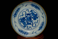 P177 - CHINESE MING BLUE-AND-WHITE SAUCER