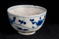P094 - EARLY MEISSEN BLUE AND WHITE TEA BOWL 