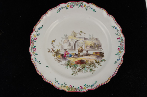 P147 - FRENCH FAIENCE (VEUVE PERIN) PLATE 
