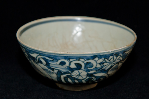 P175 - CHINESE MING PERIOD BLUE-AND-WHITE BOWL
