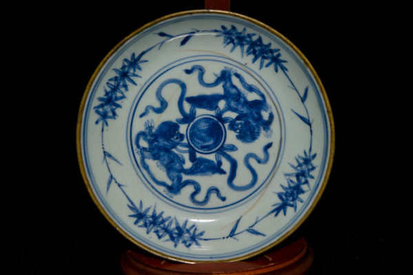 P177 - CHINESE MING BLUE-AND-WHITE SAUCER