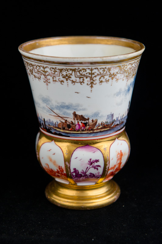 P042 - MEISSEN LARGE BEAKER 