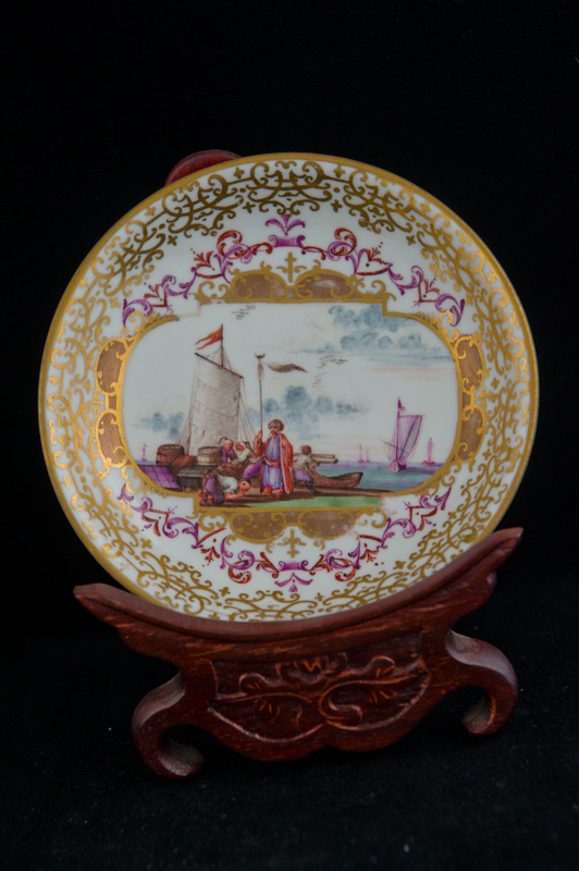 P044 - MEISSEN SAUCER