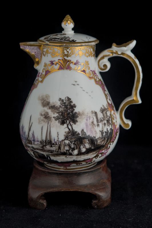 P074 - MEISSEN HOT-MILK JUG AND COVER