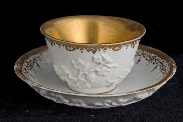 P093 - MEISSEN GILT-WHITE TEABOWL AND A SAUCER