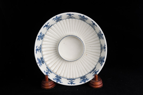 P092 - EARLY ROUEN BLUE AND WHITE BEAKER AND SAUCER